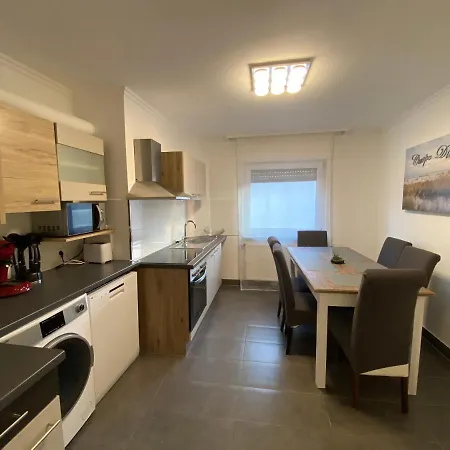 Work & Study דירה